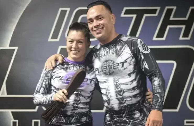 Eddie Bravo is a BJJ black belt practicing under the supervision of Jean Jacques Machado. He founded the EBI – Eddie Bravo Invitational in 2014.